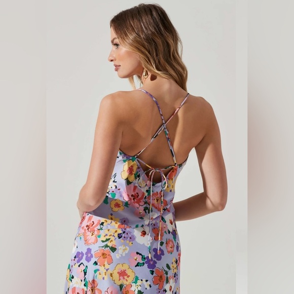 NWT ASTR The Label Gaia Floral Midi Dress Periwinkle - Picture 2 of 11